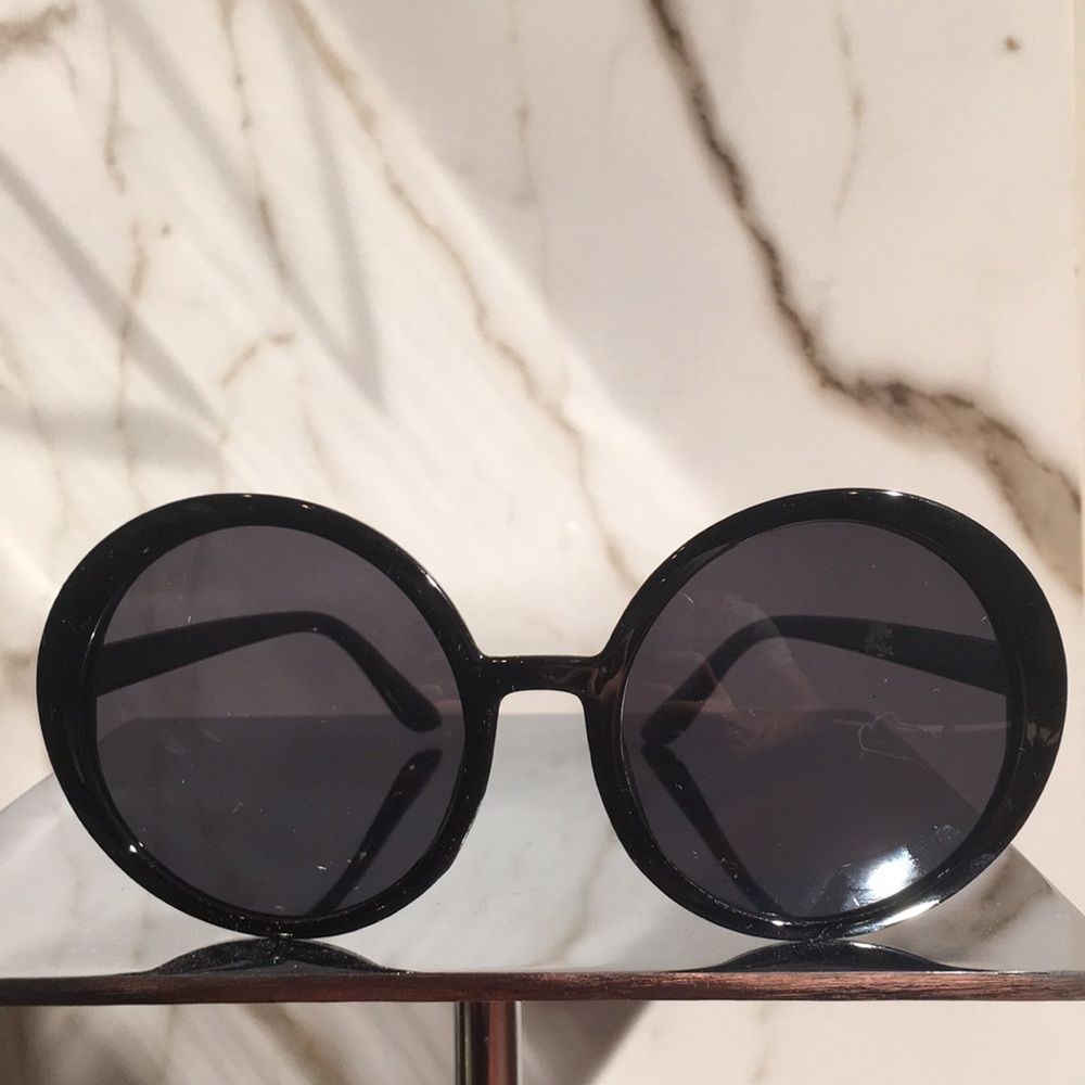 3 large frame sunglasses.